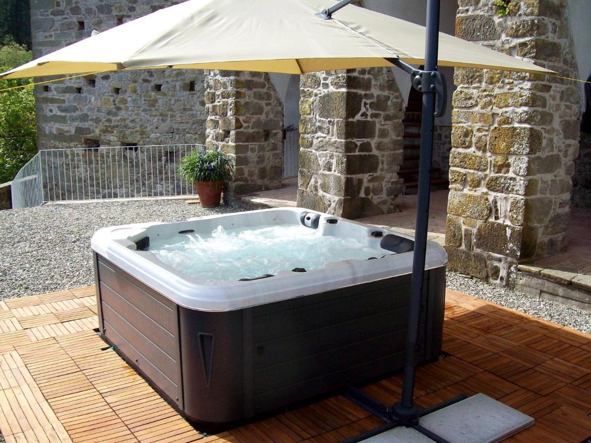 Ancient Farmhouse With Private Heated Hot Tub And Pool Villa Casola in Lunigiana Exterior photo